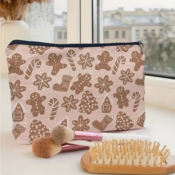 🎄3 for $23🎄 Pink Gingerbread Cookies Christmas Makeup Bag - Picture 2 of 3